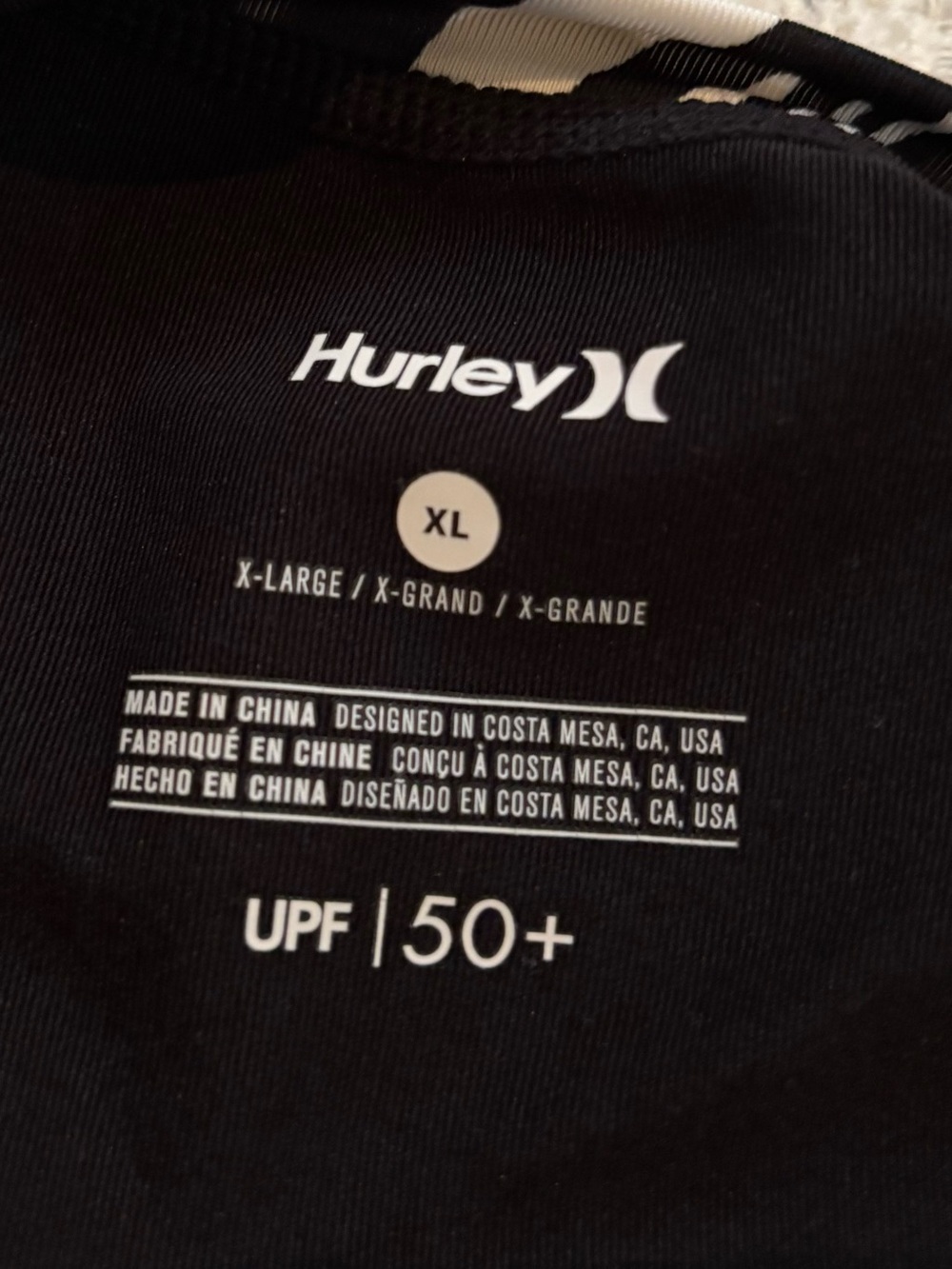 Hurley Black UPF 50+ Top with White Floral Long Sleeves Swim Surf - Picture 4 of 5